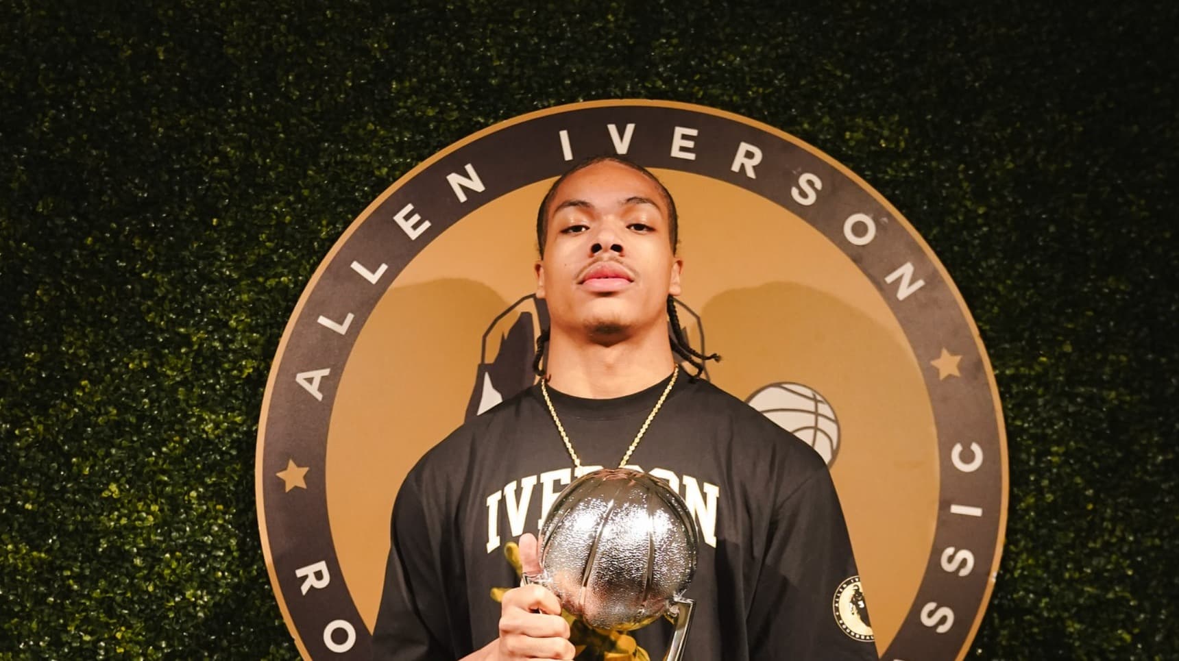 Acuff winning the Allen Iverson National High School Player of the Year